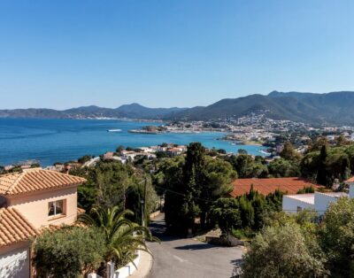GRIFEU 05 – Bright apartment with terrace and sea views