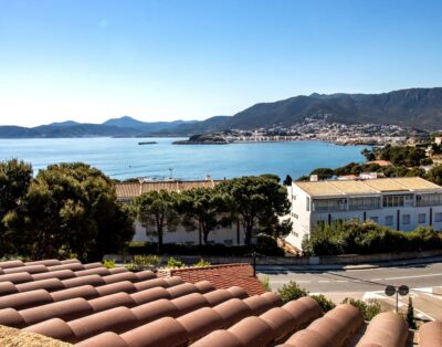CAP RAS 03 – Comfortable top-floor apartment with sea views