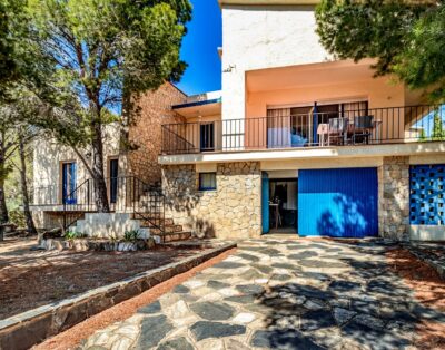GRIFEU 14 – Apartamento con terraza y jardín