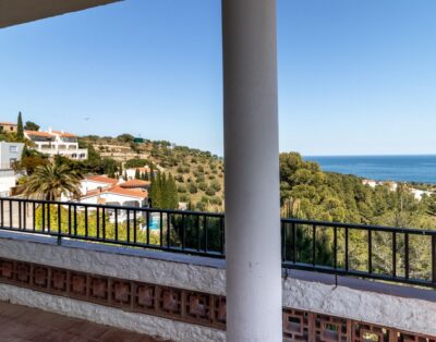 GRIFEU 05 – Bright apartment with terrace and sea views
