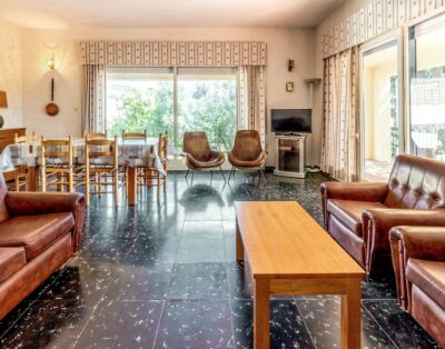 GRIFEU 14 – Apartamento con terraza y jardín