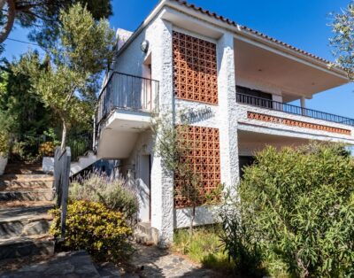 GRIFEU 05 – Bright apartment with terrace and sea views
