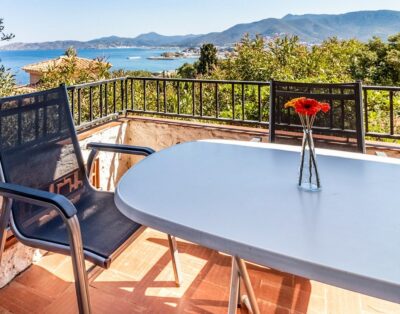 GRIFEU 06 – Bright apartment with terrace and sea views