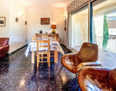 GRIFEU 14 – Apartamento con terraza y jardín