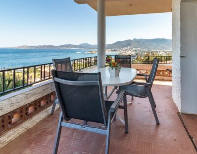 GRIFEU 05 – Bright apartment with terrace and sea views
