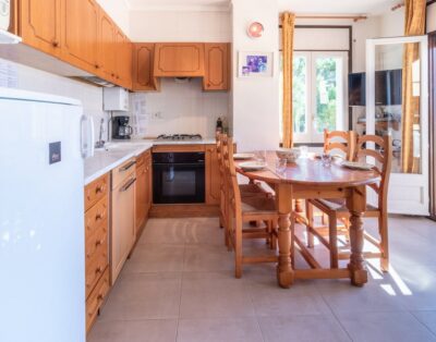 CAP RAS 03 – Comfortable top-floor apartment with sea views