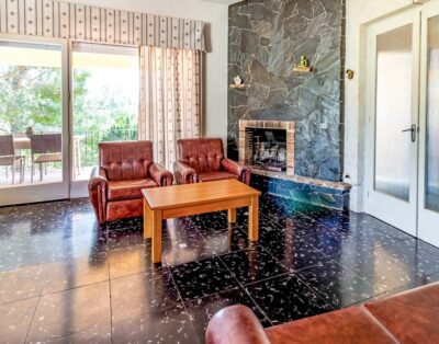 GRIFEU 14 – Apartamento con terraza y jardín