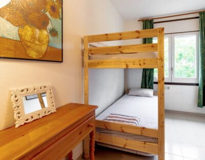 CAP RAS 03 – Comfortable top-floor apartment with sea views