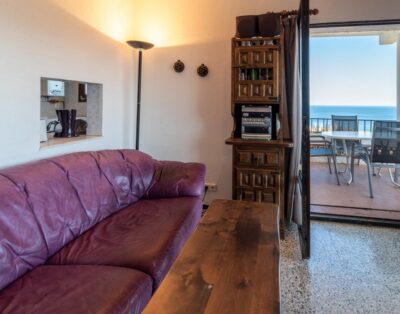 GRIFEU 05 – Bright apartment with terrace and sea views