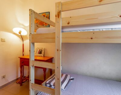 CAP RAS 03 – Comfortable top-floor apartment with sea views