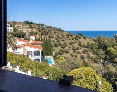GRIFEU 05 – Bright apartment with terrace and sea views