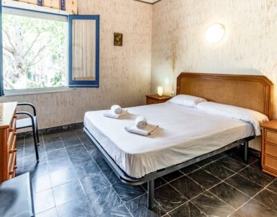 GRIFEU 14 – Apartamento con terraza y jardín
