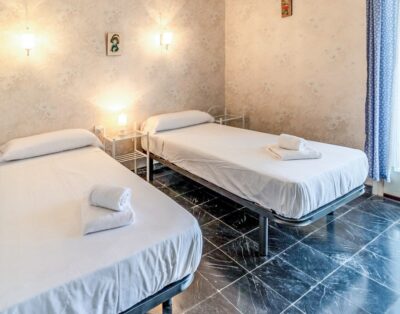 GRIFEU 14 – Apartamento con terraza y jardín