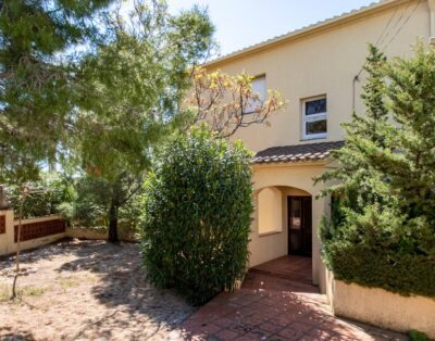 CAP RAS 03 – Comfortable top-floor apartment with sea views