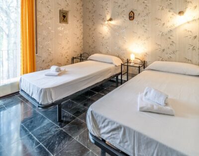 GRIFEU 14 – Apartamento con terraza y jardín