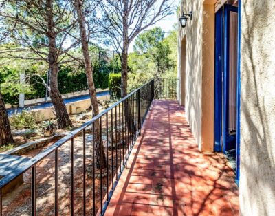 GRIFEU 14 – Apartamento con terraza y jardín