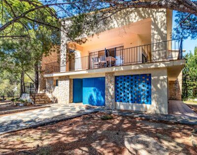 GRIFEU 14 – Apartamento con terraza y jardín