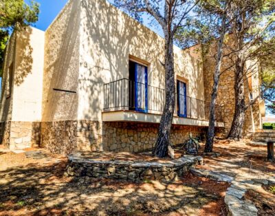 GRIFEU 14 – Apartamento con terraza y jardín