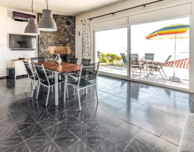 CAP RAS 01 – Apartment with terrace and sea views