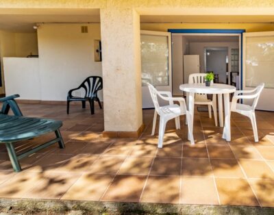 GRIFEU 15 – Apartamento pequeño con patio