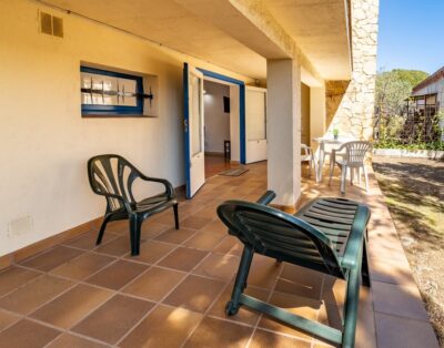 GRIFEU 15 – Apartamento pequeño con patio