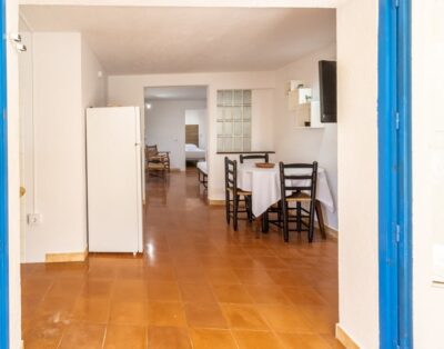 GRIFEU 15 – Apartamento pequeño con patio