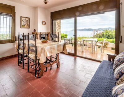 CARBONERES 47 – Apartamento en primera línea de mar