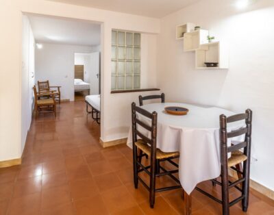 GRIFEU 15 – Apartamento pequeño con patio