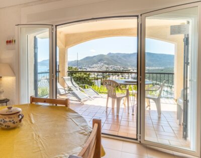 GRIFEU 11 – Apartamento con terraza y vista panorámica