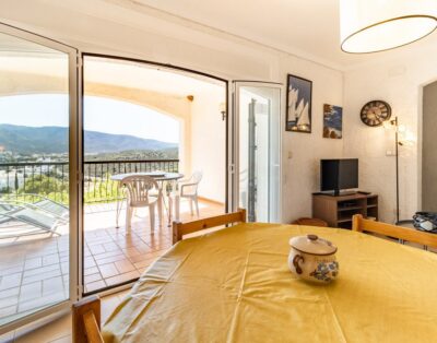 GRIFEU 11 – Apartamento con terraza y vista panorámica