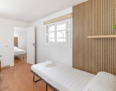 GRIFEU 15 – Apartamento pequeño con patio