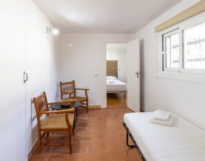 GRIFEU 15 – Apartamento pequeño con patio