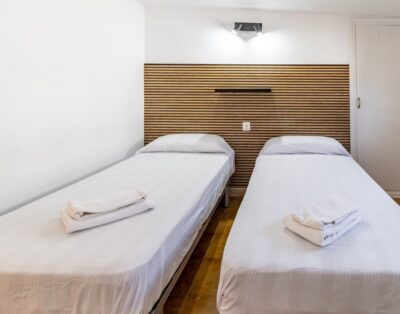 GRIFEU 15 – Apartamento pequeño con patio