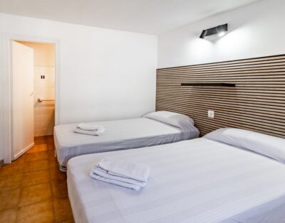 GRIFEU 15 – Apartamento pequeño con patio
