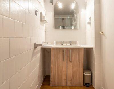 GRIFEU 15 – Apartamento pequeño con patio