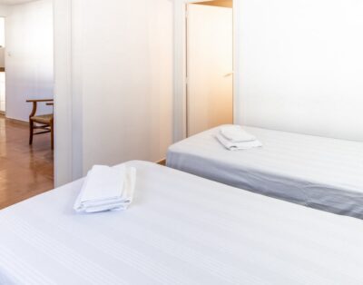 GRIFEU 15 – Apartamento pequeño con patio