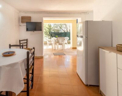 GRIFEU 15 – Apartamento pequeño con patio