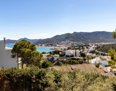 GRIFEU 12 – Estudio con vistas a la montaña y costa