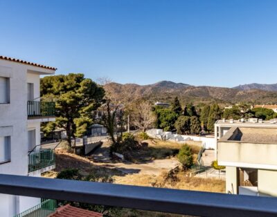 PORT DE LLANÇÀ 44 – Apartamento moderno con terraza
