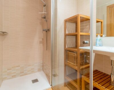 PORT DE LLANÇÀ 44 – Apartamento moderno con terraza