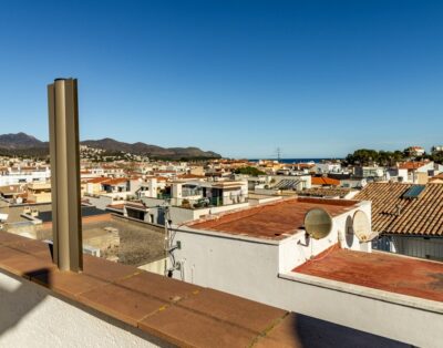 PORT DE LLANÇÀ 44 – Apartamento moderno con terraza