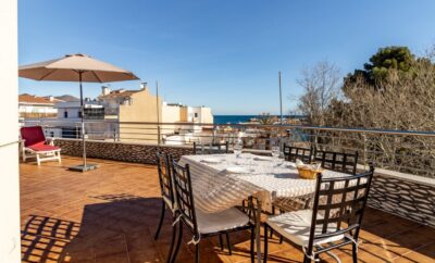 PORT DE LLANÇÀ 37 – Àtic amb terrassa i vistes al mar