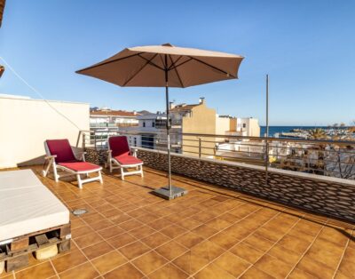 PORT DE LLANÇÀ 37 – Ático con terraza y vistas al mar