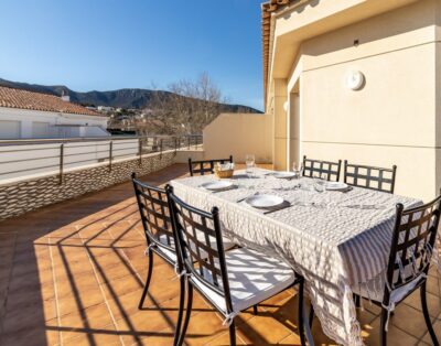PORT DE LLANÇÀ 37 – Ático con terraza y vistas al mar