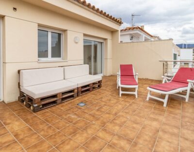 PORT DE LLANÇÀ 37 – Ático con terraza y vistas al mar