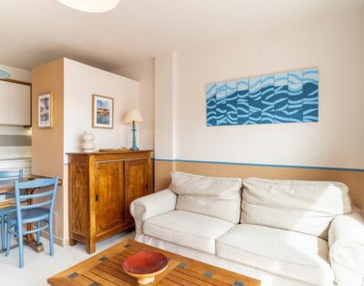 PORT DE LLANÇÀ 43 – Top-floor apartment with communal pool