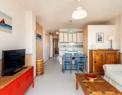 PORT DE LLANÇÀ 43 – Top-floor apartment with communal pool