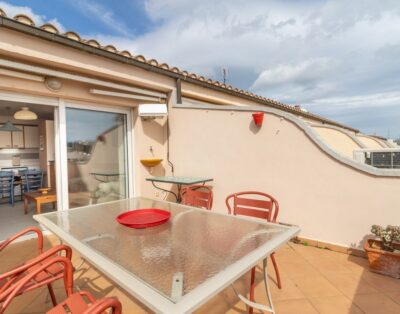 PORT DE LLANÇÀ 43 – Top-floor apartment with communal pool