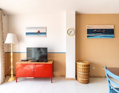 PORT DE LLANÇÀ 43 – Top-floor apartment with communal pool