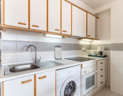 PORT DE LLANÇÀ 43 – Top-floor apartment with communal pool